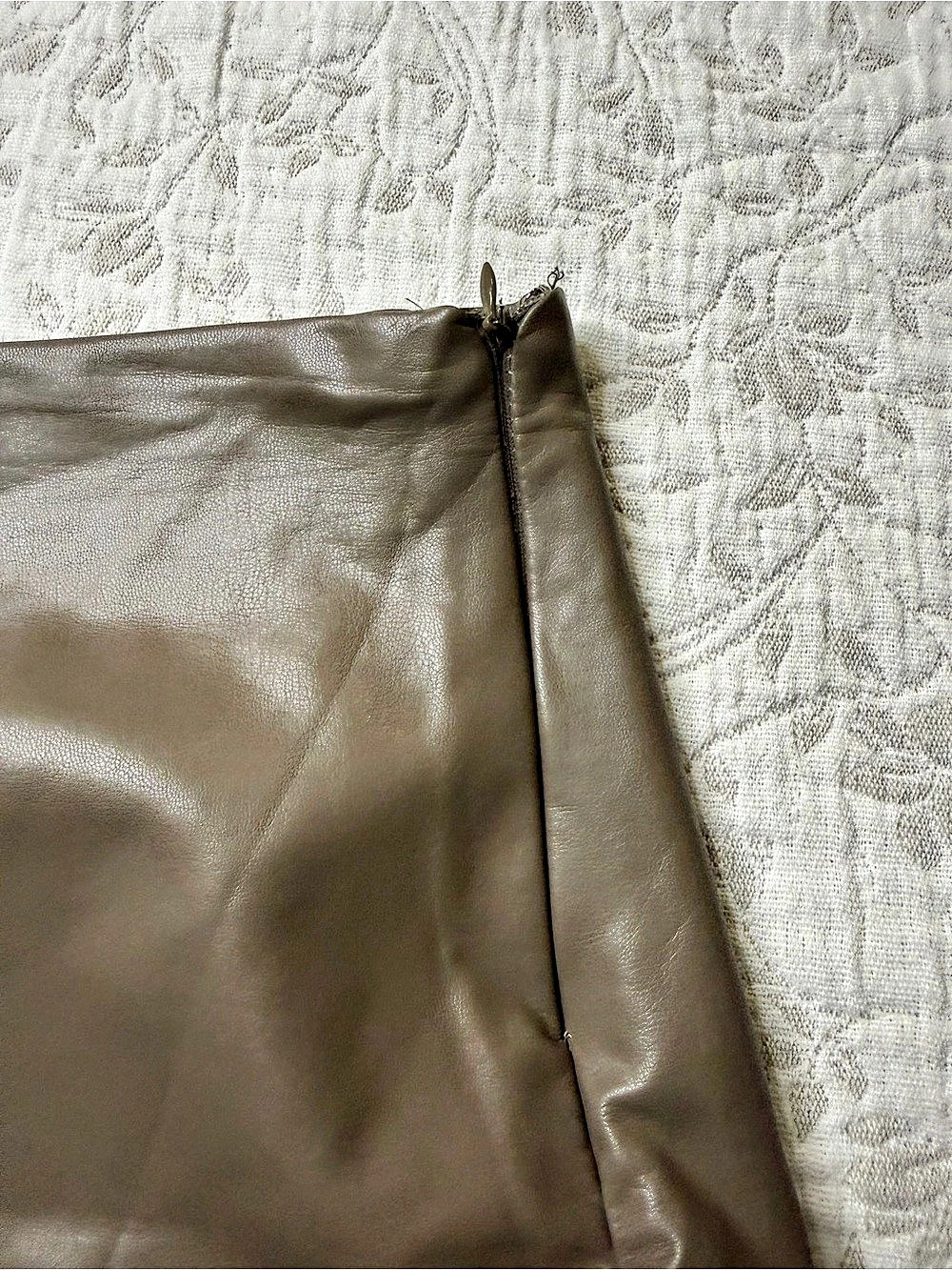 Forever 21 Women's Faux Leather Mini Skirt Brown Taupe
Size M Y2K Fall - Picture 6 of 8